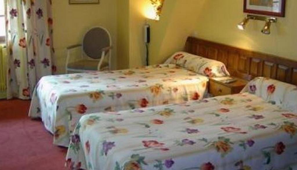 Hotel Le Ratelier Montaigut-sur-Save Zimmer foto